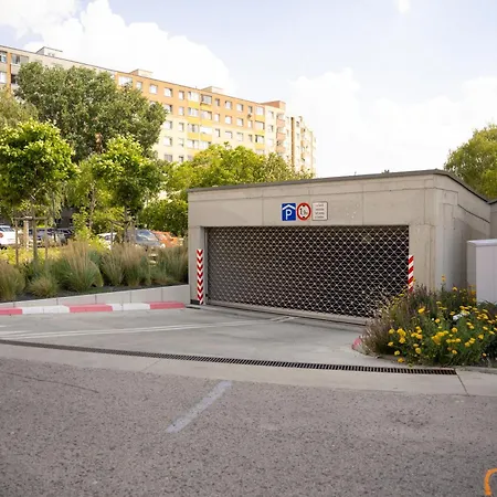 Le Monde - Free Parking * Bratislava